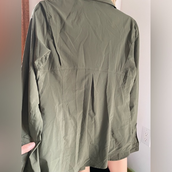 M Columbia olive 🫒 shirt vented shoulder NWOT - Picture 13 of 13